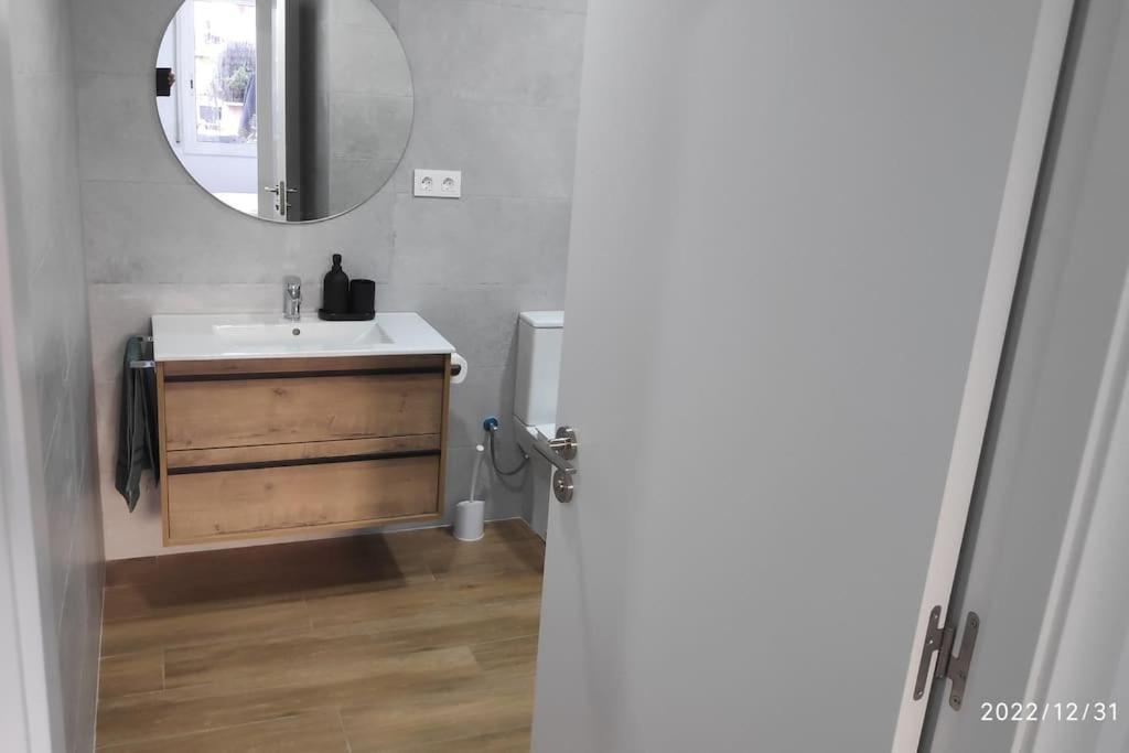 Precioso Apartamento Con Magnifico Patio. Sant Feliu de Llobregat Exterior foto