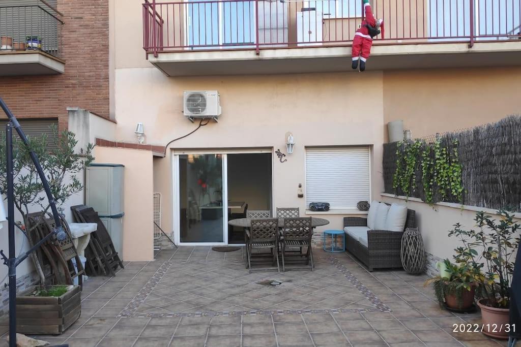 Precioso Apartamento Con Magnifico Patio. Sant Feliu de Llobregat Exterior foto